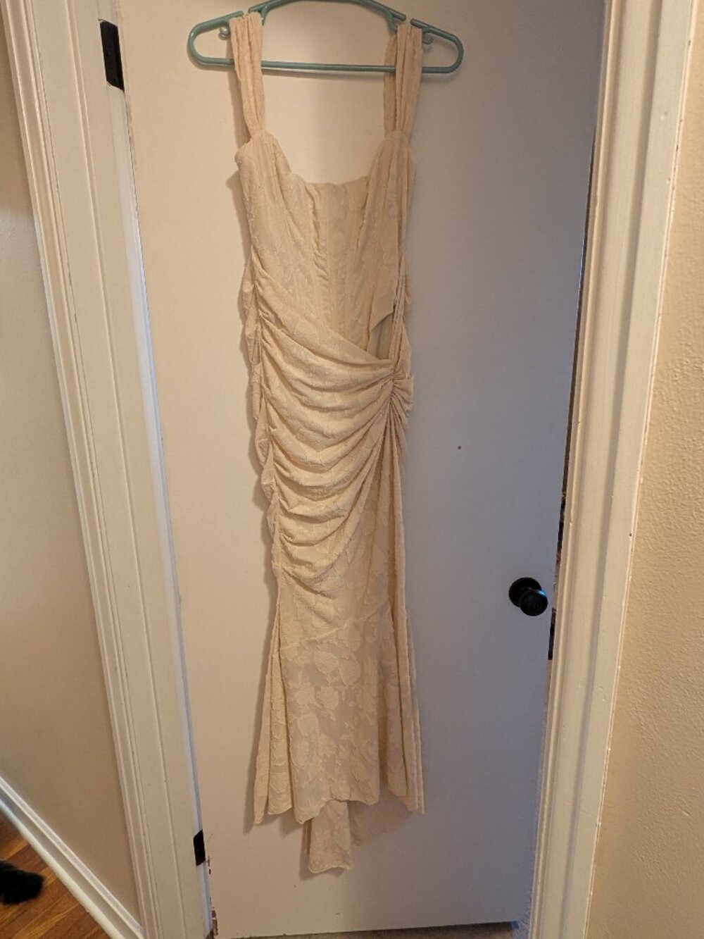 House of CB London Cesca Cream Textured Lace Dress - Picture 9 of 9